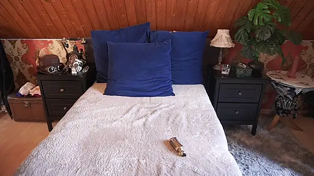 Snapshot of TessaWinter chatting on May 2026 02:00:01 PM TessaWinter online show from May 2026 02:00:01 PM