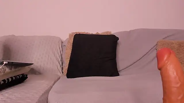 Snapshot of LexxiLow chatting on December 2024 05:00:01 PM LexxiLow online show from December 2024 05:00:01 PM