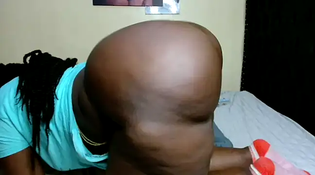 Snapshot of Toomuchbooty33 chatting on December 2024 11:13:02 PM Toomuchbooty33 online show from December 2024 11:13:02 PM