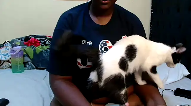 Snapshot of Toomuchbooty33 chatting on March 2025 03:40:01 AM Toomuchbooty33 online show from March 2025 03:40:01 AM