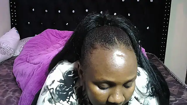 Snapshot of Toomuchbooty33 chatting on October 2025 09:48:02 PM Toomuchbooty33 online show from October 2025 09:48:02 PM