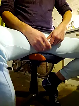 Snapshot of PassiveStute25 chatting on April 2026 03:50:01 PM PassiveStute25 online show from April 2026 03:50:01 PM