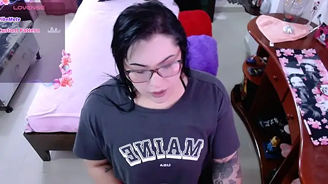 lufek23 online show from March 2025 02:56:02 PM