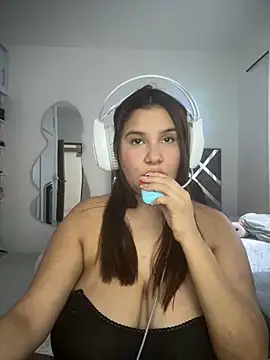 Snapshot of ValleryParker chatting on November 2025 09:28:01 PM ValleryParker online show from November 2025 09:28:01 PM