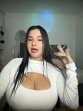 Snapshot of ValleryParker chatting on January 2026 10:24:02 PM ValleryParker online show from January 2026 10:24:02 PM