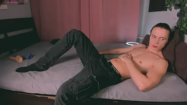 NigelStriker online show from February 2025 04:35:02 PM