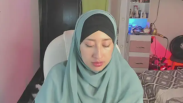 Snapshot of adila_anich chatting on December 2024 12:19:02 AM adila anich online show from December 2024 12:19:02 AM