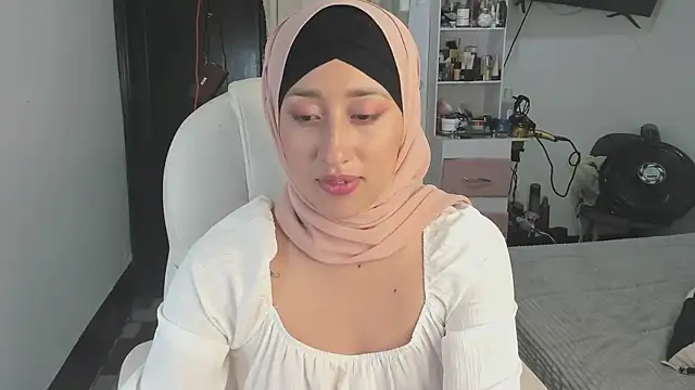 Snapshot of adila_anich chatting on January 2025 03:24:02 AM adila anich online show from January 2025 03:24:02 AM