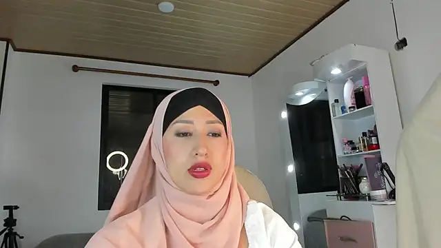 Snapshot of adila_anich chatting on October 2025 02:45:02 AM adila anich online show from October 2025 02:45:02 AM