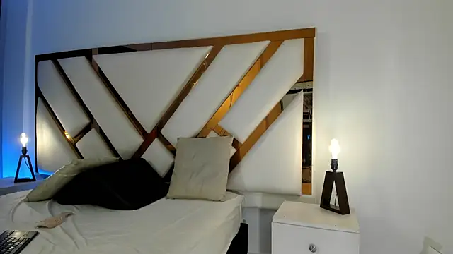 Aron cruz online show from March 2026 01:33:01 PM