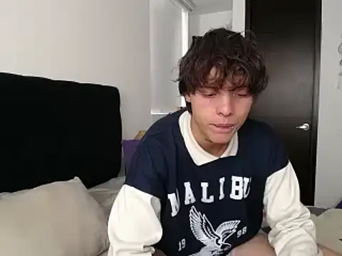 Snapshot of Santiago_kiler chatting on February 2025 05:03:02 PM Santiago kiler online show from February 2025 05:03:02 PM