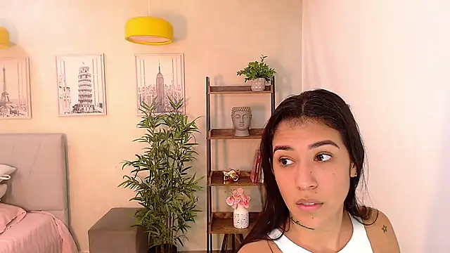 Sassy--Girl online show from February 2025 06:11:02 PM