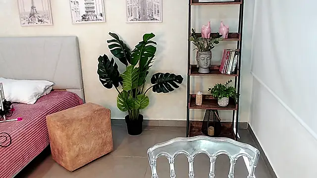 Sassy--Girl online show from February 2025 06:10:02 PM