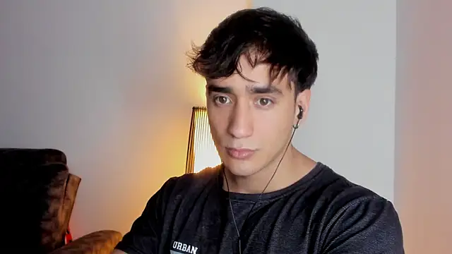 Snapshot of AlexRivera6 chatting on December 2025 10:04:02 PM AlexRivera6 online show from December 2025 10:04:02 PM