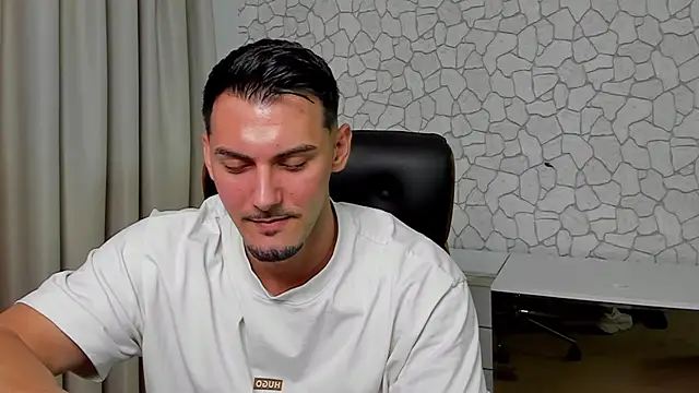 Snapshot of ClintMasters chatting on June 2026 09:14:01 AM ClintMasters online show from June 2026 09:14:01 AM