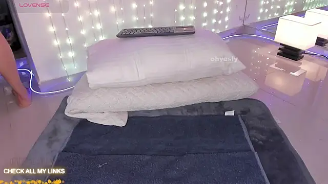 Snapshot of ohyesly_ chatting on November 2025 10:04:02 AM ohyesly online show from November 2025 10:04:02 AM