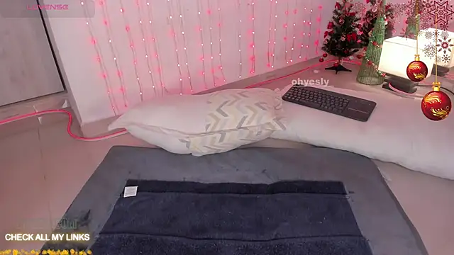 Snapshot of ohyesly_ chatting on December 2025 09:58:02 AM ohyesly online show from December 2025 09:58:02 AM