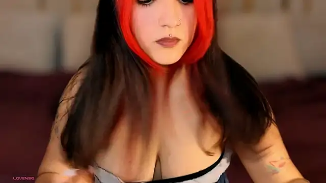 Snapshot of Daphne_Moss chatting on April 2026 12:58:02 PM Daphne Moss online show from April 2026 12:58:02 PM