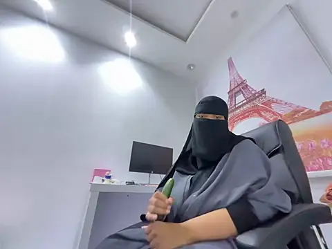 Snapshot of Submissive_Arab chatting on February 2025 12:37:01 AM Submissive Arab online show from February 2025 12:37:01 AM