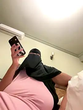 Snapshot of Submissive_Arab chatting on September 2025 07:25:02 PM Submissive Arab online show from September 2025 07:25:02 PM