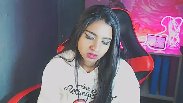 Delilah Blazee online show from March 2025 08:40:02 PM