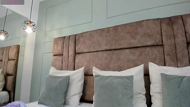 princesaparis online show from February 2025 11:33:01 AM