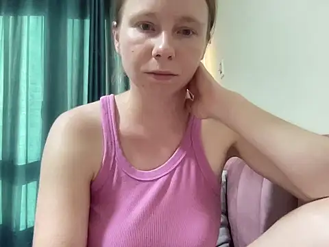 SweetLucy96 online show from October 2025 01:04:02 PM