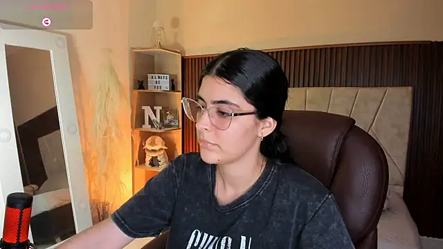  Niah  online show from December 2025 08:06:01 PM