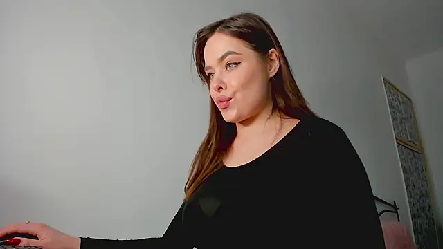 Snapshot of MistressMilana chatting on April 2026 04:44:02 PM MistressMilana online show from April 2026 04:44:02 PM