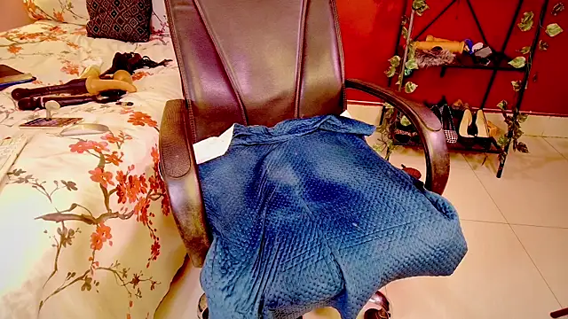 Snapshot of Naughty_nightz chatting on February 2025 10:04:02 PM Naughty nightz online show from February 2025 10:04:02 PM