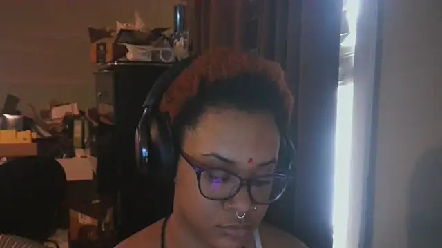 nickytheehawtie online show from February 2026 06:22:02 PM