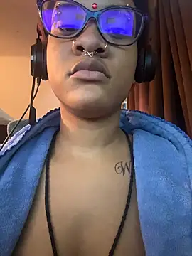 nickytheehawtie online show from February 2026 07:36:01 PM