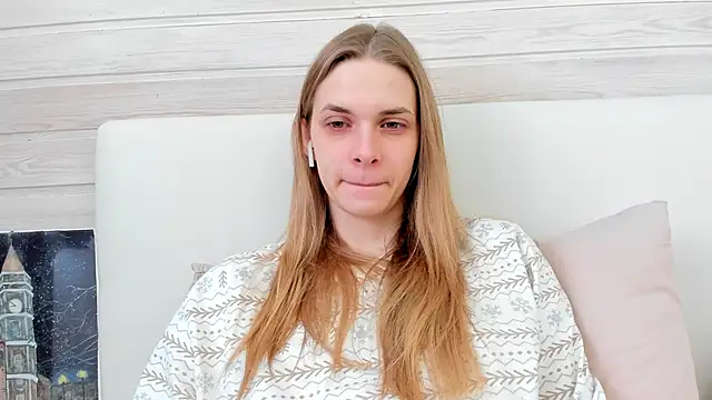 molly hunt  online show from February 2025 02:48:02 AM