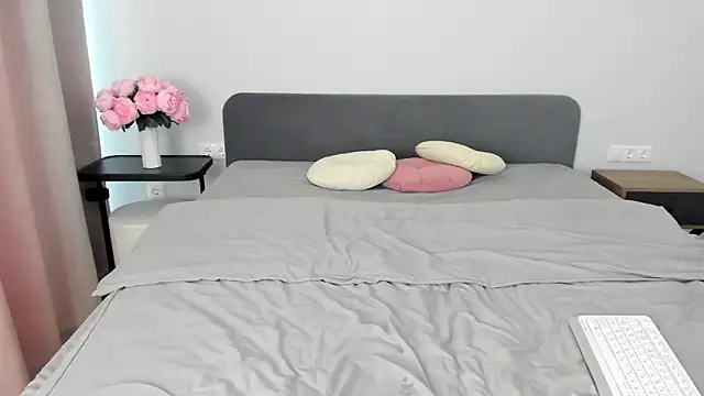 Snapshot of miss_emily_ chatting on April 2026 10:51:01 AM miss emily online show from April 2026 10:51:01 AM