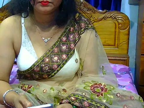 Snapshot of Daneldayna chatting on April 2026 08:32:01 PM Daneldayna online show from April 2026 08:32:01 PM
