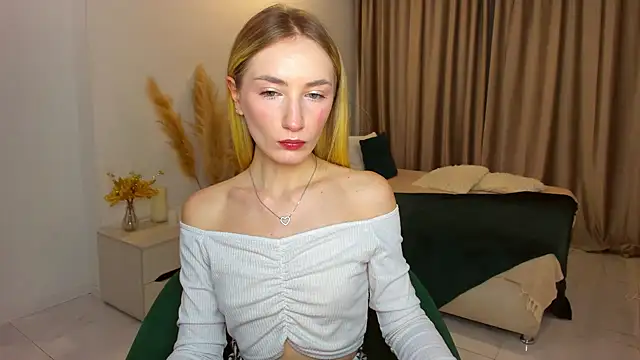 Snapshot of bella__rose chatting on February 2025 05:51:01 AM bella rose online show from February 2025 05:51:01 AM