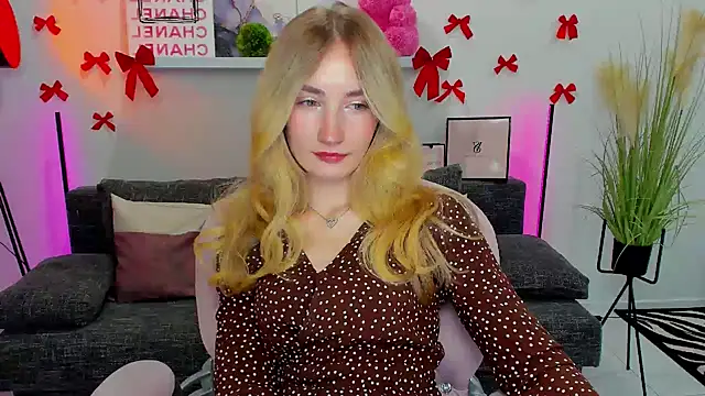 Snapshot of bella__rose chatting on February 2025 04:16:01 PM bella rose online show from February 2025 04:16:01 PM