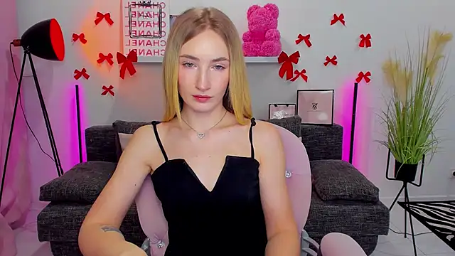 Snapshot of bella__rose chatting on February 2025 06:07:02 AM bella rose online show from February 2025 06:07:02 AM