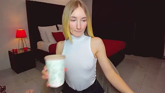 Snapshot of bella__rose chatting on February 2025 09:11:02 AM bella rose online show from February 2025 09:11:02 AM