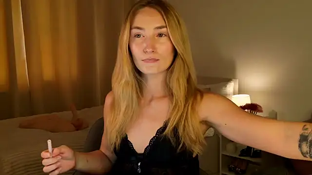 Snapshot of bella__rose chatting on June 2026 11:25:02 AM bella rose online show from June 2026 11:25:02 AM