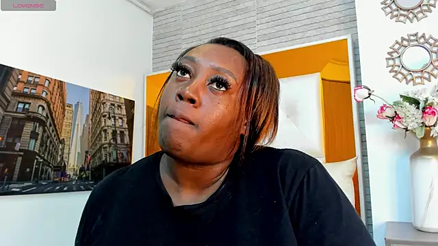 ShaniaBrownn online show from October 2025 07:45:02 PM