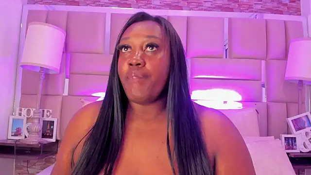 ShaniaBrownn online show from November 2025 07:56:02 PM