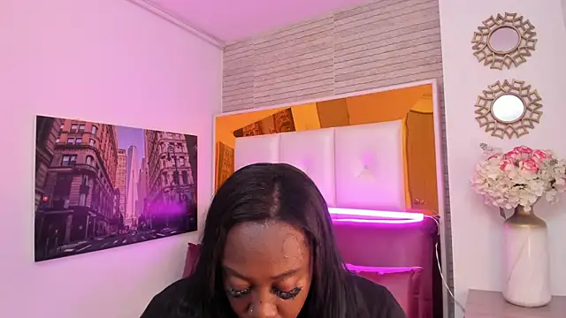 ShaniaBrownn online show from December 2025 07:42:02 PM