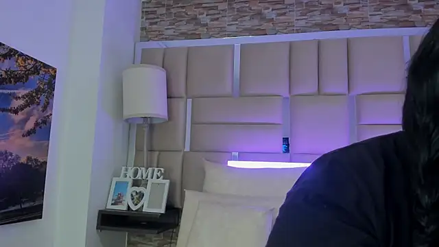 ShaniaBrownn online show from February 2026 06:47:01 PM