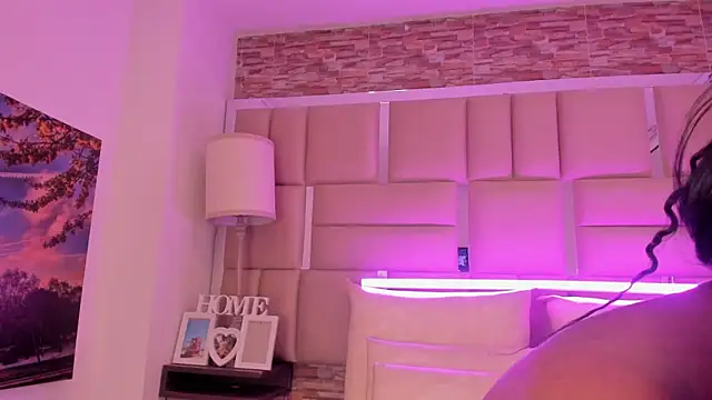 ShaniaBrownn online show from February 2026 07:43:01 PM