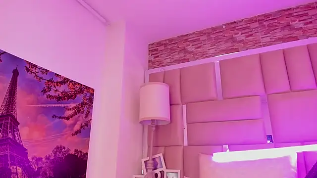 ShaniaBrownn online show from April 2026 07:52:01 PM