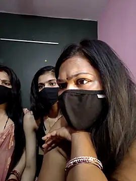 Snapshot of cutee__crazy chatting on March 2026 01:08:01 PM cutee crazy online show from March 2026 01:08:01 PM