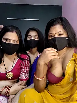 Snapshot of cutee__crazy chatting on March 2026 02:11:02 PM cutee crazy online show from March 2026 02:11:02 PM