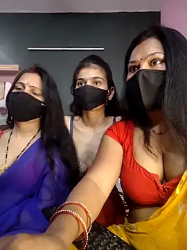 Snapshot of cutee__crazy chatting on March 2026 01:51:01 PM cutee crazy online show from March 2026 01:51:01 PM