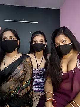 Snapshot of cutee__crazy chatting on March 2026 12:33:02 PM cutee crazy online show from March 2026 12:33:02 PM